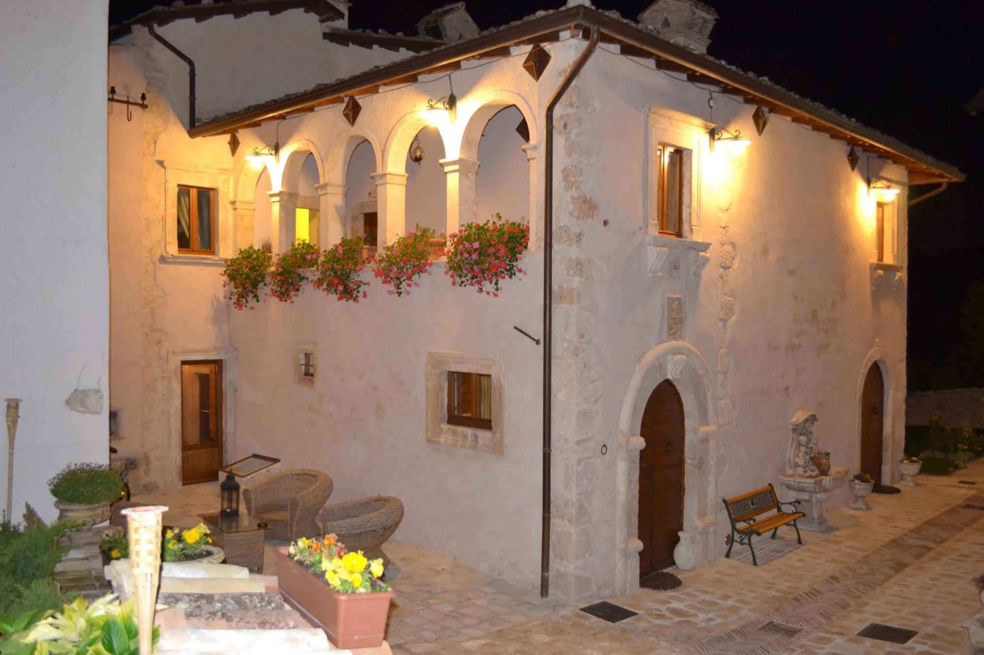 B&B Palazzo La Loggia Barisciano Exterior foto