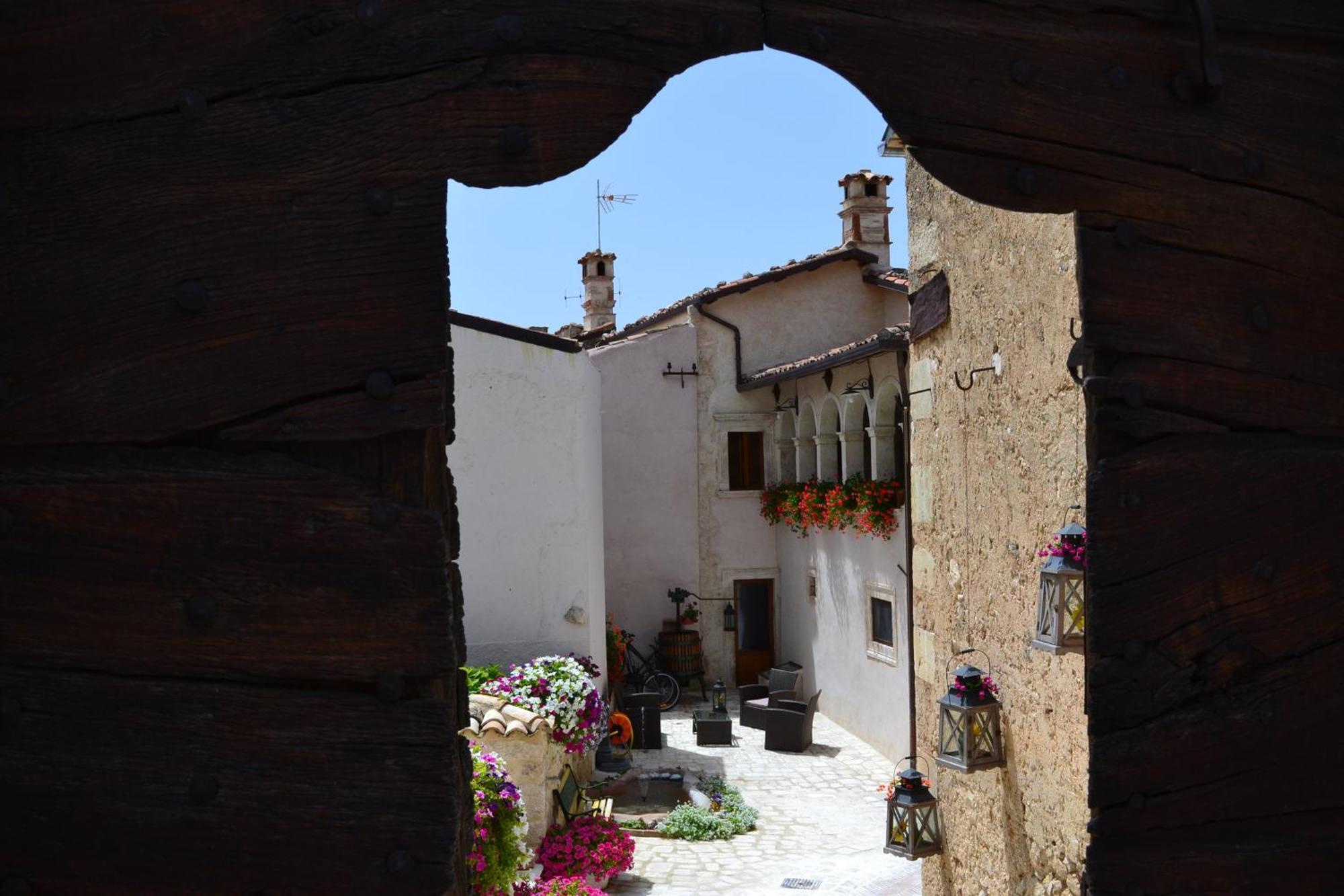 B&B Palazzo La Loggia Barisciano Exterior foto