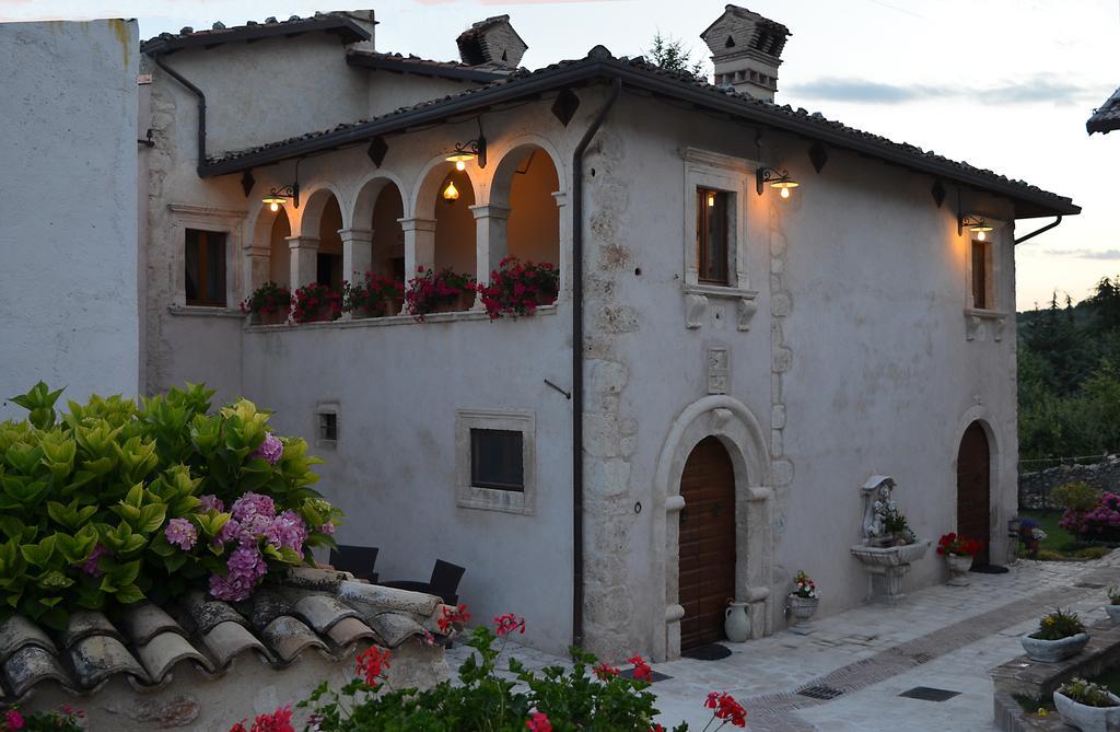 B&B Palazzo La Loggia Barisciano Exterior foto